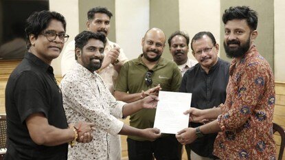 ‘മഴ പെയ്യാനും പെയ്യാതിരിക്കാനും സാധ്യത’ കാലാവസ്ഥാ നിരീക്ഷണ കേന്ദ്രത്തിലെ തമാശയുമായി പുതിയ ചിത്രം | സിനിമാ വാർത്ത | ACTPnews