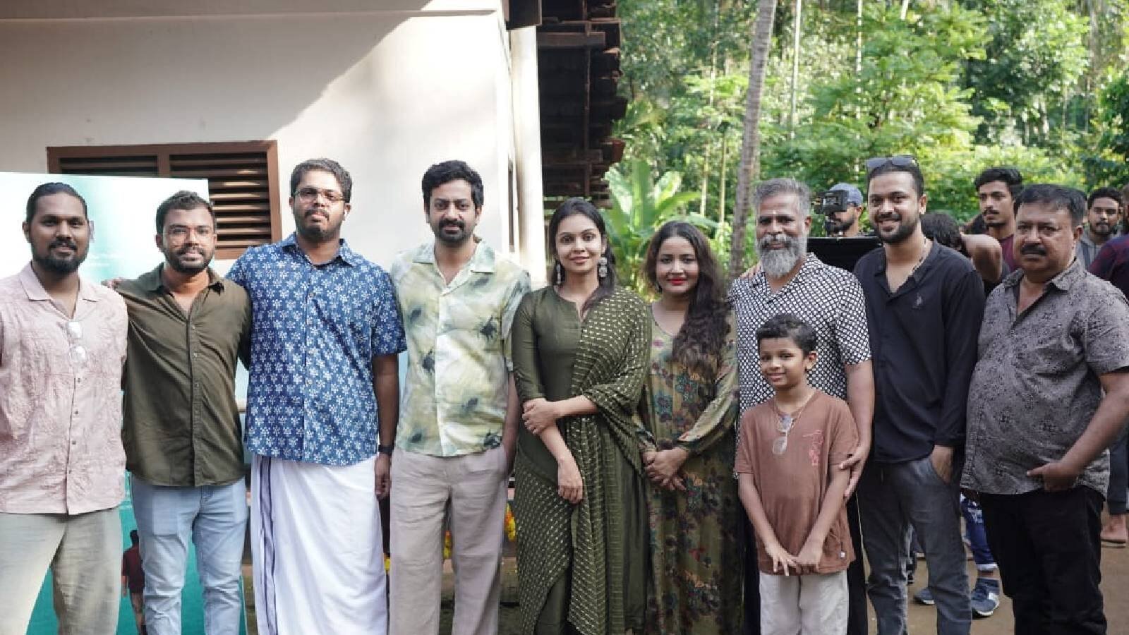 Abhilasham | ഫാൻസി ഷോപ്പും കൊറിയർ സർവ്വീസ്സും നടത്തുന്ന അഭിലാഷ് കുമാറായി സൈജു കുറുപ്പ്; 'അഭിലാഷം' ആരംഭിച്ചു | സിനിമാ വാർത്ത