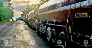 Parked tankers, crumbling road make Refinery road in Kochi a safety nightmare | Kerala Stories | ACTPnews