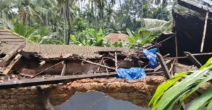 Heavy rain flattens house in Kanhangad; three escape moments before collapse | Kerala Rain | Kerala Rain Damages | Kerala News | ACTPnews