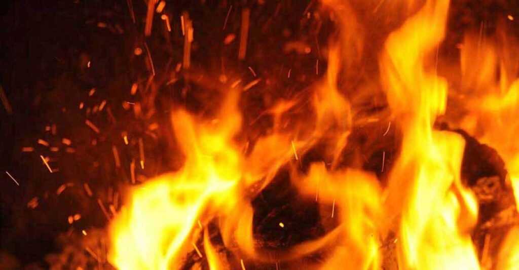 Three suffer burns after man sets another on fire at bar in TVM | Kerala News | ACTPnews