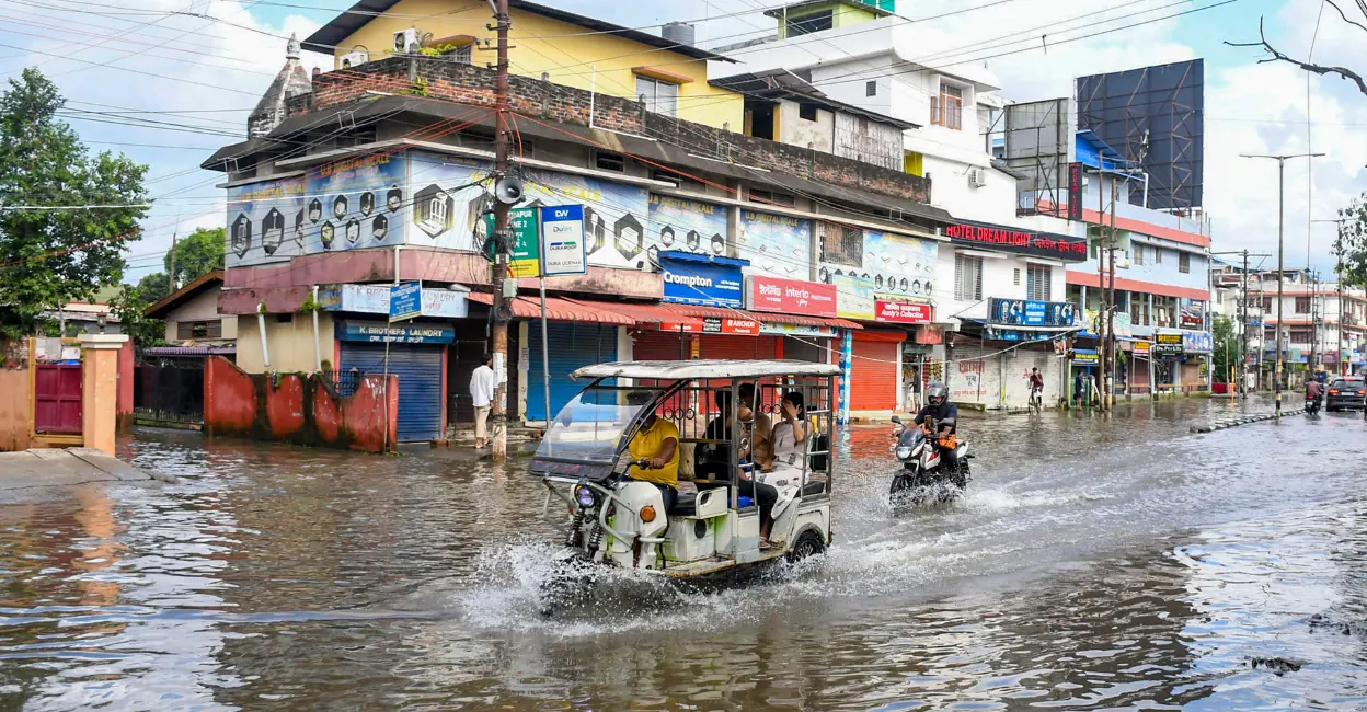 Assam continues to battle flood with 441 villages submerged, 1.12 lakh people affected; more rains forecast | Onmanorama | Indian News