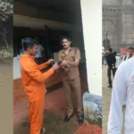 Kerala fire official in uniform swims across murky stream to rescue injured cormorant, wins praise online | Onmanorama News | ACTPnews