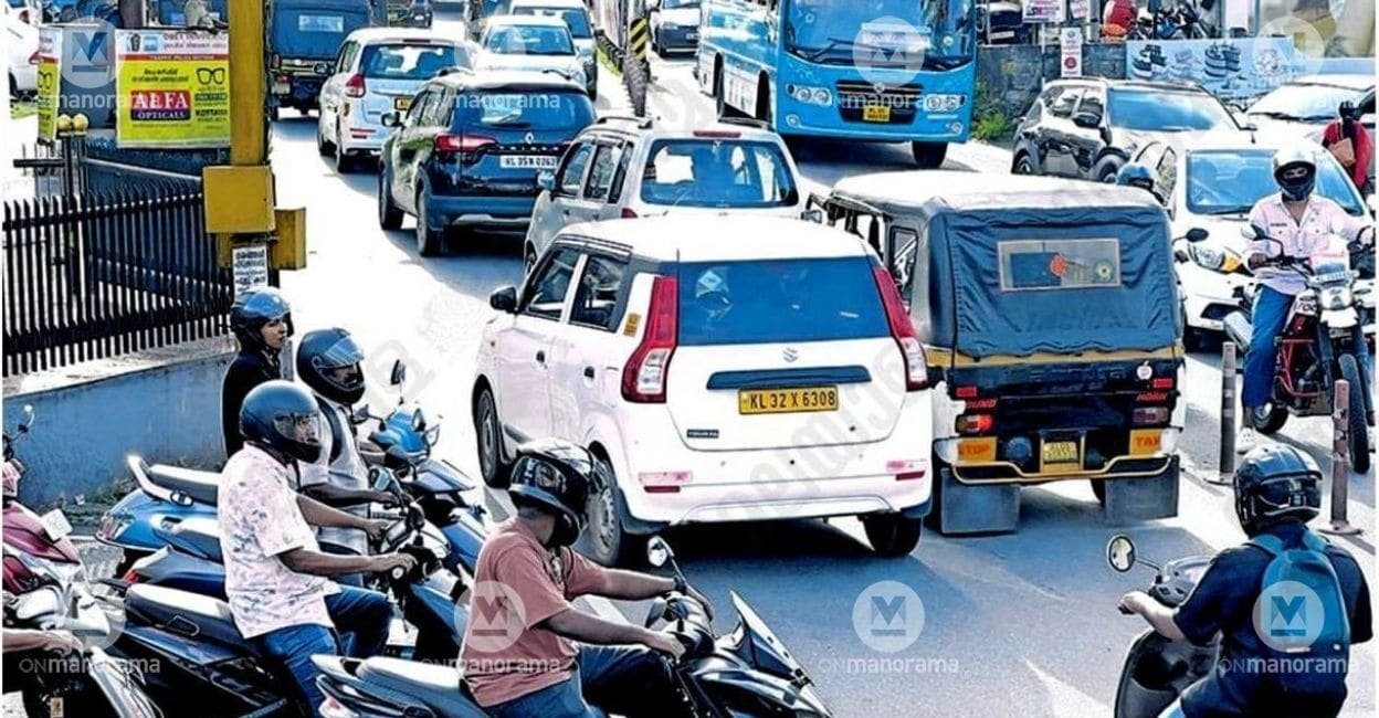 Vehicles caught in a traffic snarl at Kanjikuzhy Junction on Monday evening. Photo: Special Arrangement.