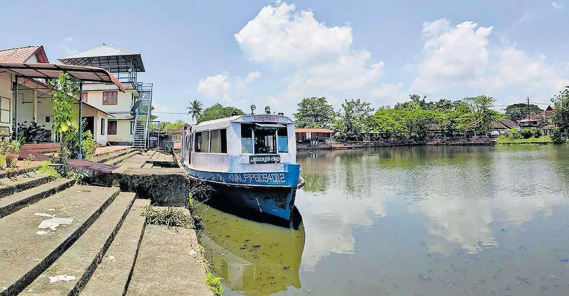 Changanassery boat services resume after canal cleared of water hyacinths | Kerala Stories | ACTPnews
