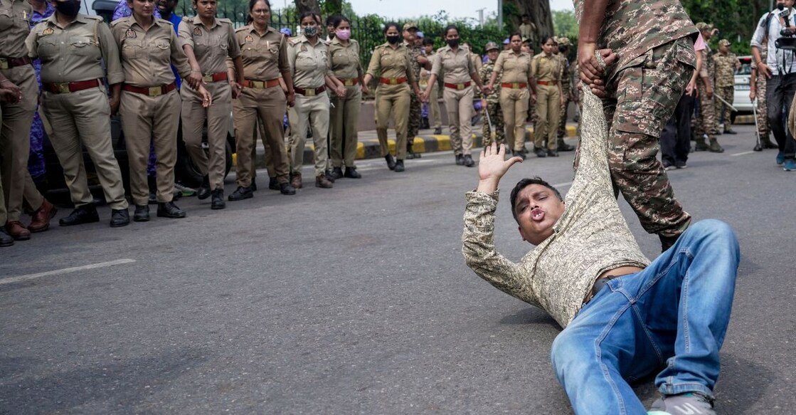 Police personnel detain activists of various student bodies in the Connaught Place area, amid continued calls for demonstrations by the Cockroach Janta Party (CJP) demanding the resignation of Chief Election Commissioner (CEC) Gyanesh Kumar, in New Delhi, Sunday, Oct. 11, 2026. Photo: PTI.